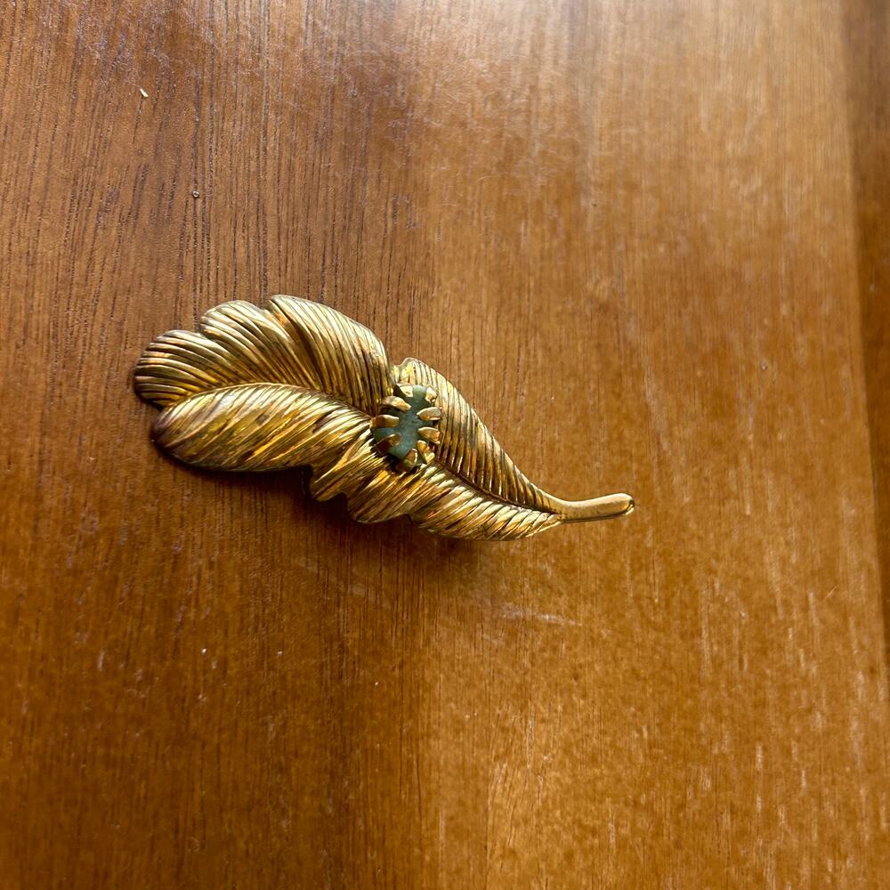 Vintage Textured Gold Tone Leaf Brooch | Sage Green Raw Stone Accent Pin